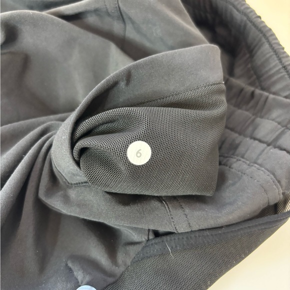 Lululemon Noir Short - Picture 13 of 13